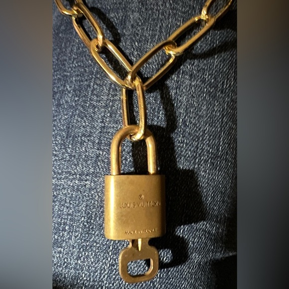 Louis Vuitton Lock and Key on chain, used - Picture 4 of 9
